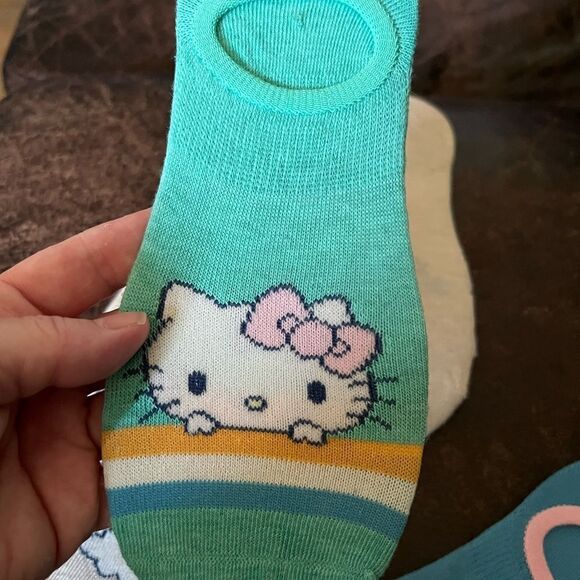Sanrio Hello Kitty No Show Socks 4 Pairs - Picture 5 of 5